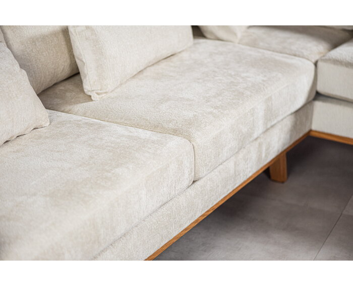 Hoekbank Avelon Rechts By-Olaf – Stof Loris Champagne – Houten Poten – 3-zits met hoek links – 292 x 202 cm