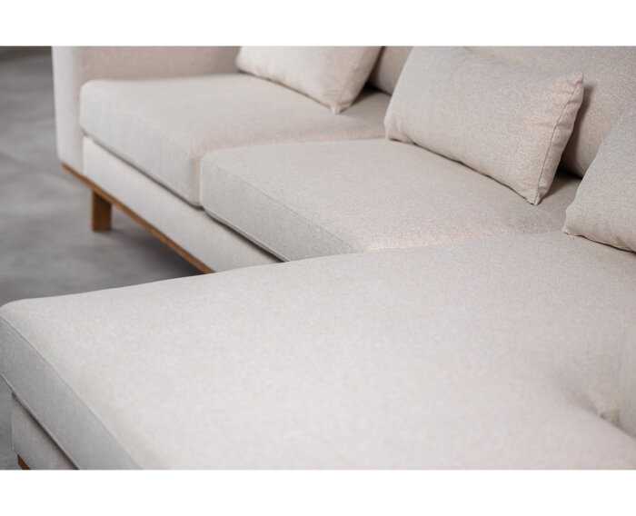 Hoekbank Elora Chaise Longue rechts – Beige Stof – Houten Poten – 283 x 160 cm - By-Olaf