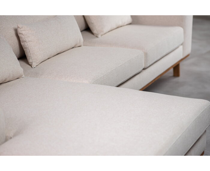 Hoekbank Elora Chaise Longue Links – Beige Stof – Houten Poten – 283 x 160 cm - By-Olaf