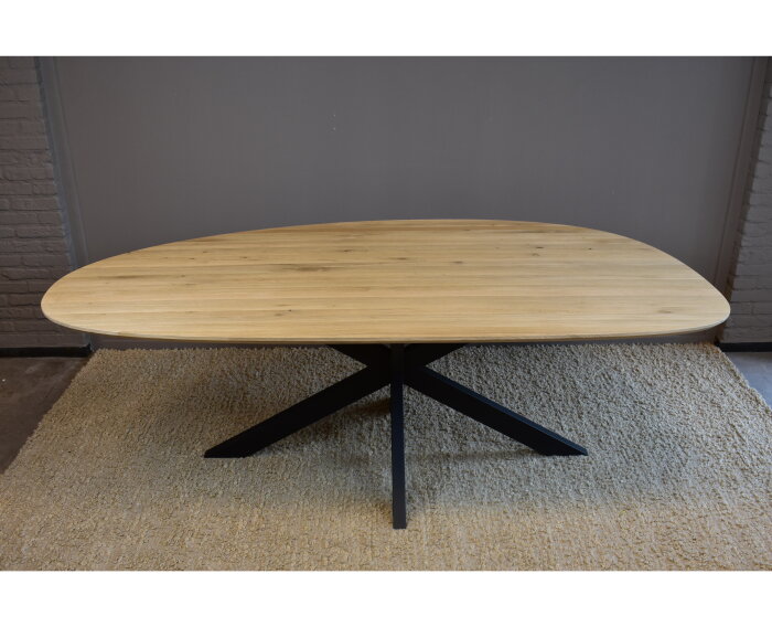 EIken eettafel organisch met spinpoot 180x100 cm