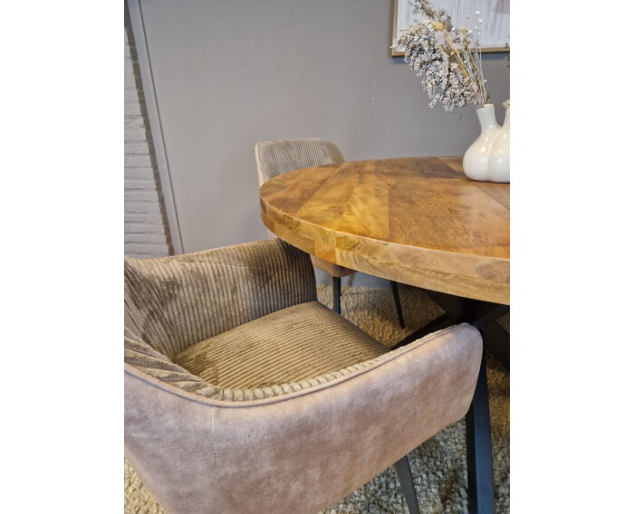 Combideal eetkamerset: ronde eettafel Mangohout 120 cm met 4 Kreta eetkamerstoelen met armleuning - ribstof Zand