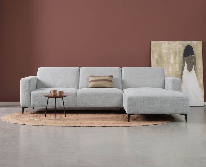 Meubelplaats Hoekbank Nolan met Chaise Longue Rechts &ndash; Cremona Stof - Lichtgrijs - 275x150x84 cm